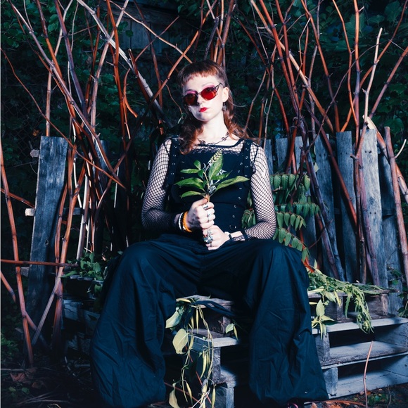 Meet your Posher, Ali - Picture 2 of 3